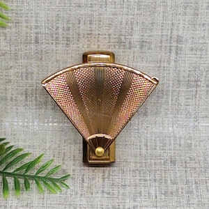 Porta rossetto a forma di ventaglio Stratton color oro con motivo a motore ~ nella scatola originale ~ specchio da toeletta vintage