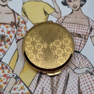 Stratton Pill Box ~ Gold Tone with Little Engraved Flowers Design ~ Vintage Mid Century Mini Box