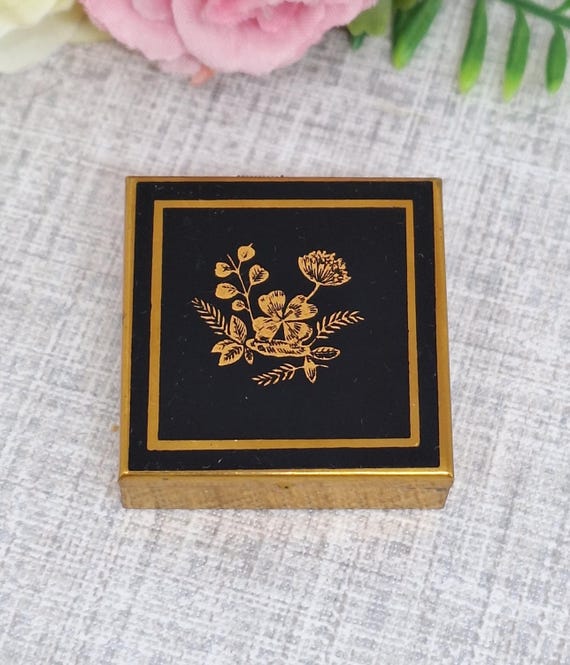 マスコットピルケース ～黒エナメルに金色の花模様～鏡付き - Etsy 日本