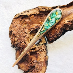 Flower Hair Pin, Wooden Hair Stick with Green Flowers, Floral Lover Gift