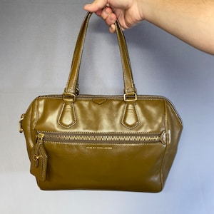 Luxurious Marc By Marc Jacob’s Brown small leather zip tote in good pre owned condition quiet luxury style!