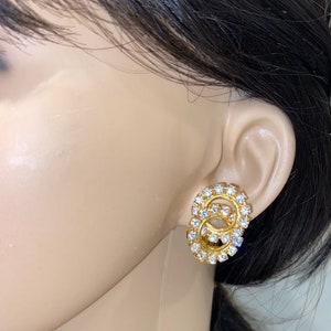 Luxurious Vtg clip on Earrings Signed Hobè gold plated and glass faux diamant in Very Good Condition Free Shipping
