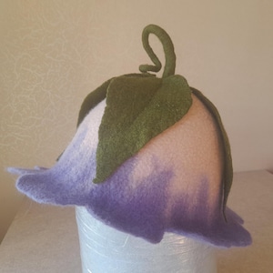 Handgevilte wollen saunamuts: crèmeroze bloemenfee beige + lilac