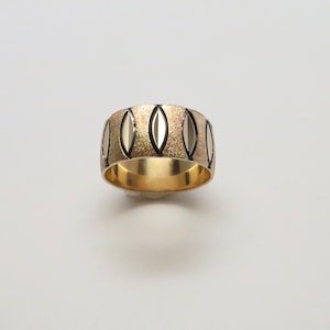 Art Deco Style Vintage New 14K Yellow Gold 8.7mm Etched & Antiqued Band / Wide Wedding Band / Ring / Size 6.5/ Weighs 5.4 grams.