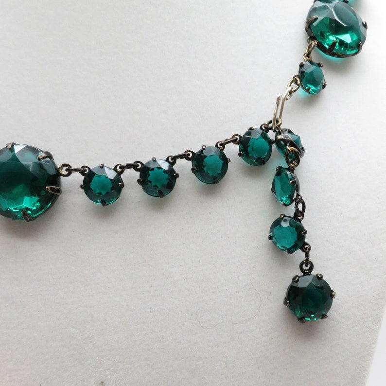 Stunning Vintage Adjustable 15 to 18 Faceted Emerald Glass Stone Statement Necklace