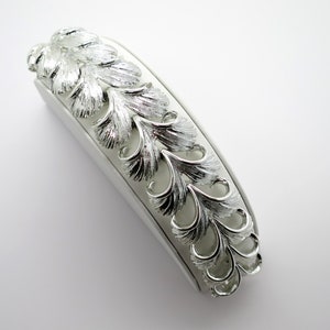 Vintage LISNER white modern swirl leafy heart motif link bracelet. 6 3/4&quot;  Gorgeous!