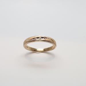 Pretty 10K Yellow Gold 2.96mm Wide Diamond Tapered Band/ Ring / Stacking Ring/ Wedding Band / Size 5 1/2. Weighs 1.7 grams.