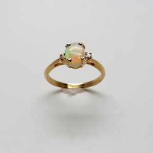 Spectacular Vintage New 14K  Yellow Gold Genuine Natural Opal with Wonderful Color Flash /2 Genuine Diamonds/ Size 6.25/ Weighs 1.93 grams