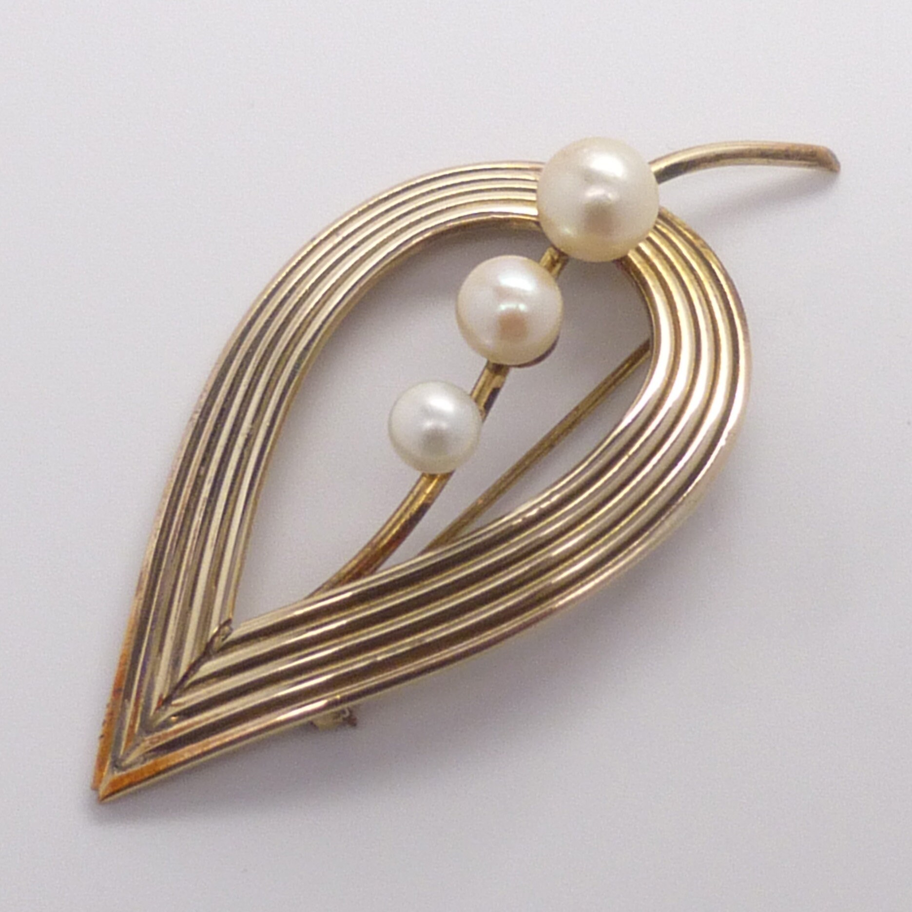 Vintage 12K Gold Filled 2 1/2" long WINARD Open Leaf Akoya Cultured Pearl Pin / Brooch