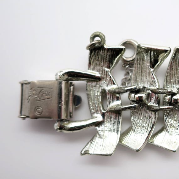 Vintage White CORO Link Type Bracelet with a Swir… - image 7