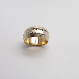 Stunning Vintage New 14K Yellow Gold 8mm Wide Wedding Band / Band / Stacking Ring/ Plain Edges/ Etched Center/ Size 6.5 / Weighs 6.1 grams