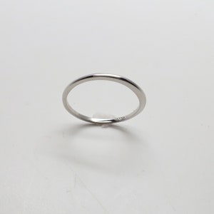 Classic Vintage NEW 14K White Gold 1.4mm Wide Band / Stacking Ring/ Wedding Band /Size 6.25/ Weighs .9 grams.