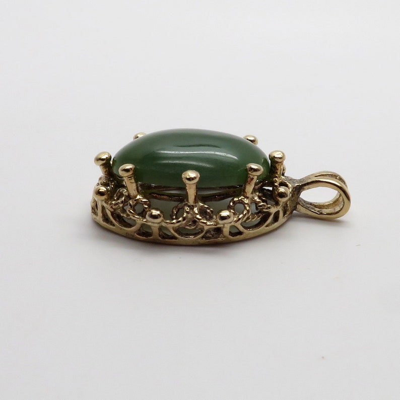 Nephrite Green Jade Pendant with Fancy Open Work Design Frame No Chain. Beautiful Vintage New 14 Yellow Gold Oval 3.5 ct
