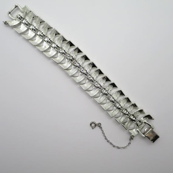 Vintage White CORO Link Type Bracelet with a Swir… - image 5