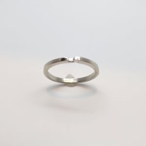Simple 14K White Gold Notched Plain Signature Ring/ Band / Stacking Ring/ Wedding Band / Size 6 1/4/ 1.63 Grams
