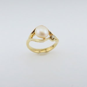 Gorgeous Vintage New 14K Yellow Gold Akoya Cultured Button Pearl Ring/ Diamond Accent/ Modern Design/ Size 5.5/ Weighs 3.5 Grams