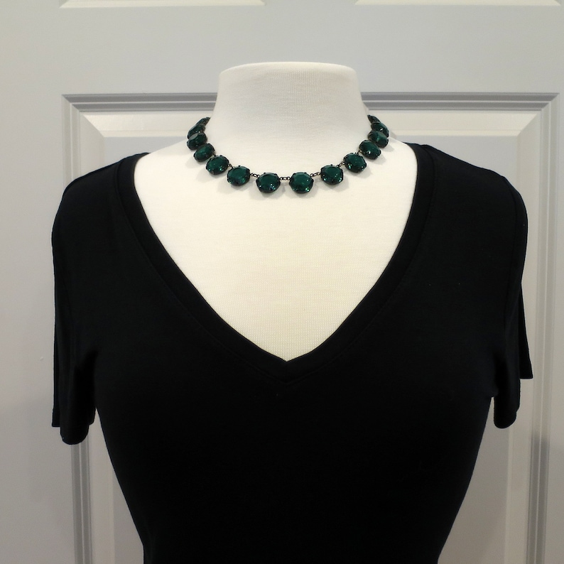 Stunning Vintage Adjustable 15 to 18 Faceted Emerald Glass Stone Statement Necklace