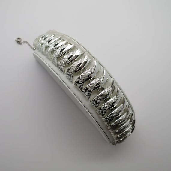 Vintage White CORO Link Type Bracelet with a Swir… - image 1