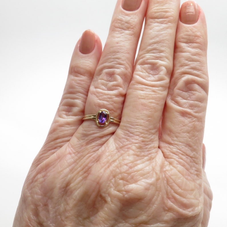 Pretty Vintage New 10K Yellow Gold Dark Amethyst Signature Birthstone Ring with Double Shank Design Weighs 1.41 g Size 6.5