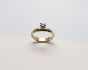 Vintage Ny Vacker 14K Gult Guld 3,4 mm Bred Slät Band Äkta Naturlig 0,03 ct SI1 Diamant Förlovningsring / Storlek 4,75 / 3,04 Gram