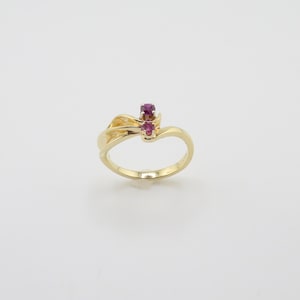 Modern Swirl Design 14K Yellow Gold Genuine Double Ruby Ring/ Size 6.25/ Weighs 3 Grams/ Surface Inclusion on Smaller Ruby