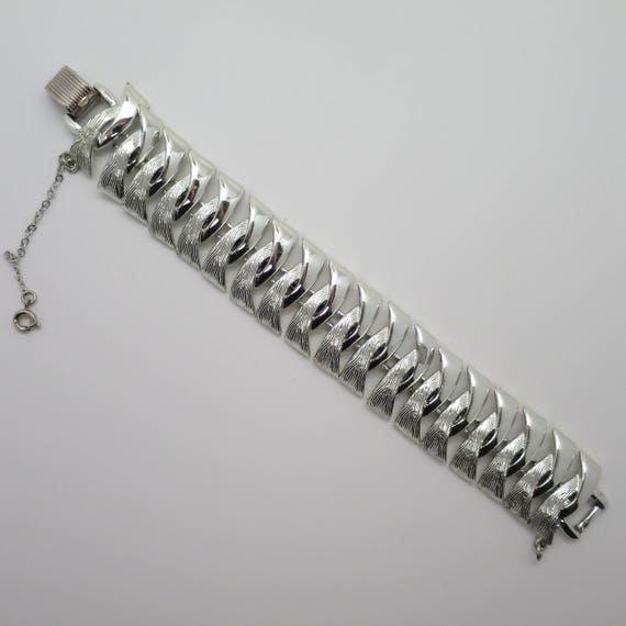 Vintage White CORO Link Type Bracelet with a Swir… - image 3