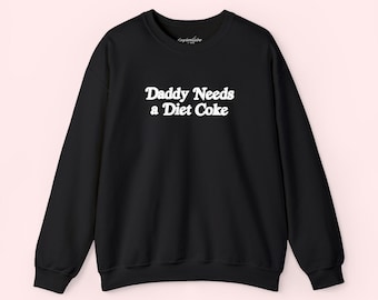Daddy heeft een geborduurd sweatshirt met cola light nodig | Grappige Vaderdag-trui | Uniek cadeau voor echtgenoot | Ironisch rood of zwart cadeau met ronde hals