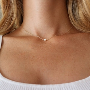 Collar de perlas chapadas en oro de 14 k, collar minimalista de oro, collar de perlas de agua dulce, joyería sencilla para el día a día, collar de perlas simple