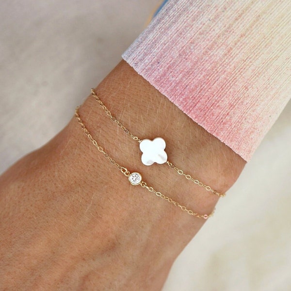 Bracelet en or 14 carats avec trèfle en nacre, bracelet délicat fleur minimaliste, trèfle à quatre feuilles porte-bonheur