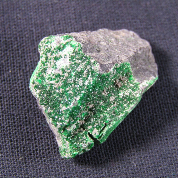 green garnet stone