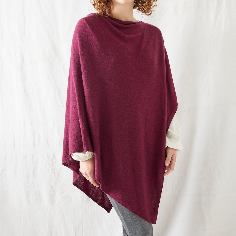 Poncho de luxe en laine mérinos douce et fine, issue du commerce équitable Violet