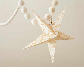 Decorazione natalizia ecologica con stella pieghevole in carta Lokta del commercio equo e solidale