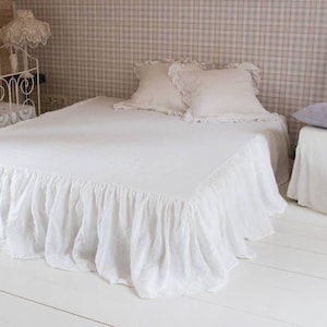 Shabby Chic Bettwäsche mit Rüschen Überrock Queensize Bettrock mit Rüschenüberwurf