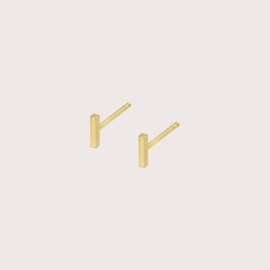 Pendientes de barra de oro pequeños: joyería minimalista hecha a mano en oro macizo