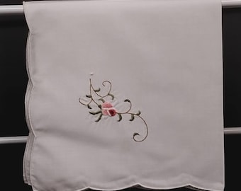 White Linen Dinner Napkins Set of 12 Embroidered Floral Scalloped Edge 15" Vintage Table Linens Wedding Napkins