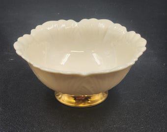 Plato para dulces Lenox con forma de hoja de col y frutos secos, base dorada, 11,4 cm (4,5 pulgadas), estilo vintage, fabricado en EE. UU.