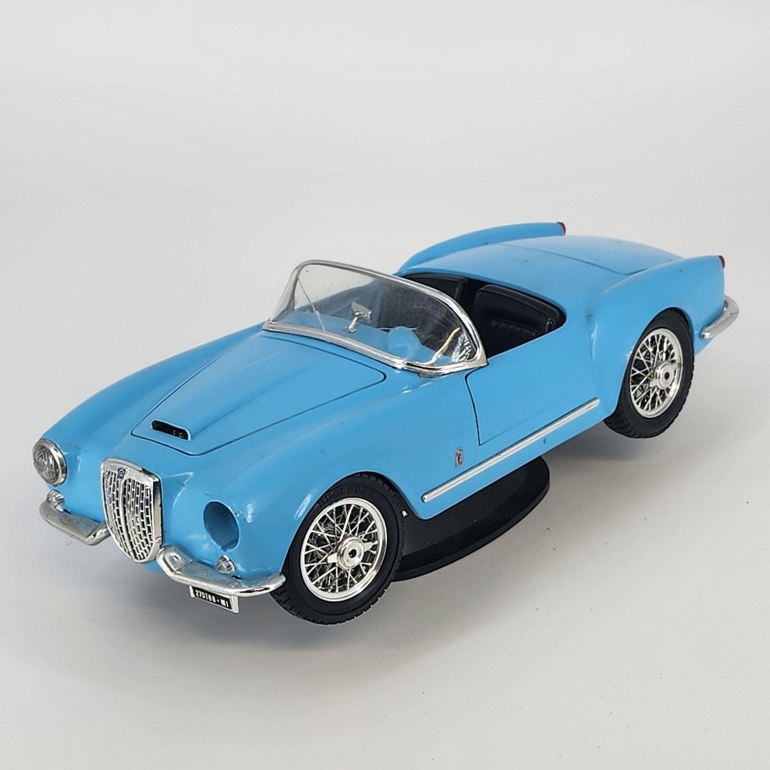Bburago Lancia Aurelia B24 Spider 1955 Blue 118 Diecast Built Kit