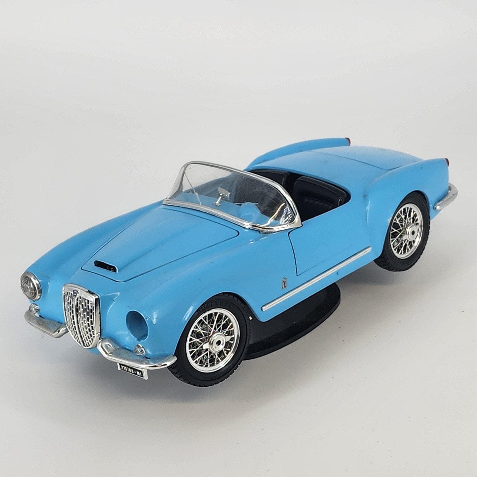 Bburago Lancia Aurelia B24 Spider 1955 Blue 118 Diecast Built Kit