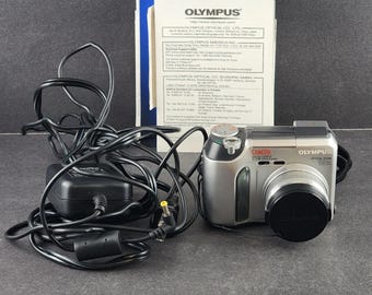 Olympus Camedia C-3030 / Vintage Digital Camera / 3.3MP / 3x