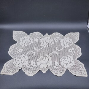 Vintage-Inspired Floral Crochet Tablecloth: Handmade Wavy Edge Scarf with Delicate Thread Motifs