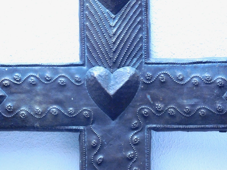 Haitian metal art cross--embossed oil drum
