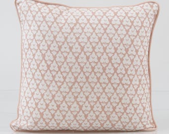 Kussensloop Thibaut Arboreta: lichtroze boomprint, eigentijds accent