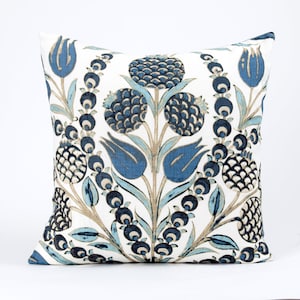 Thibaut-Kissenbezug, Corneila-Kissenbezug, Aqua-Kissenbezug, Thibaut-Stoff, dekorativer Kissenbezug, Kissenbezug mit Blumenakzenten