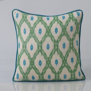 Capa de almofada Schumcaher Indio Ikat, capa de almofada tribal verde, capa de almofada de alta qualidade, capa de almofada ikat verde, capa de almofada de designer verde