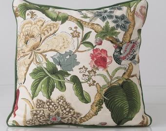 Federa per cuscino Thibaut Hill Garden: stampa floreale con uccelli, verde e corallo