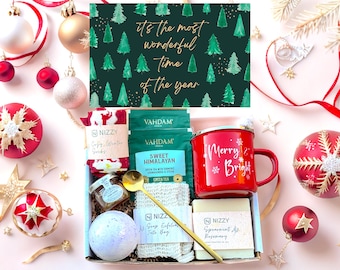 Christmas Spa Gift Box: Cozy Socks, Tea & Bath Bomb