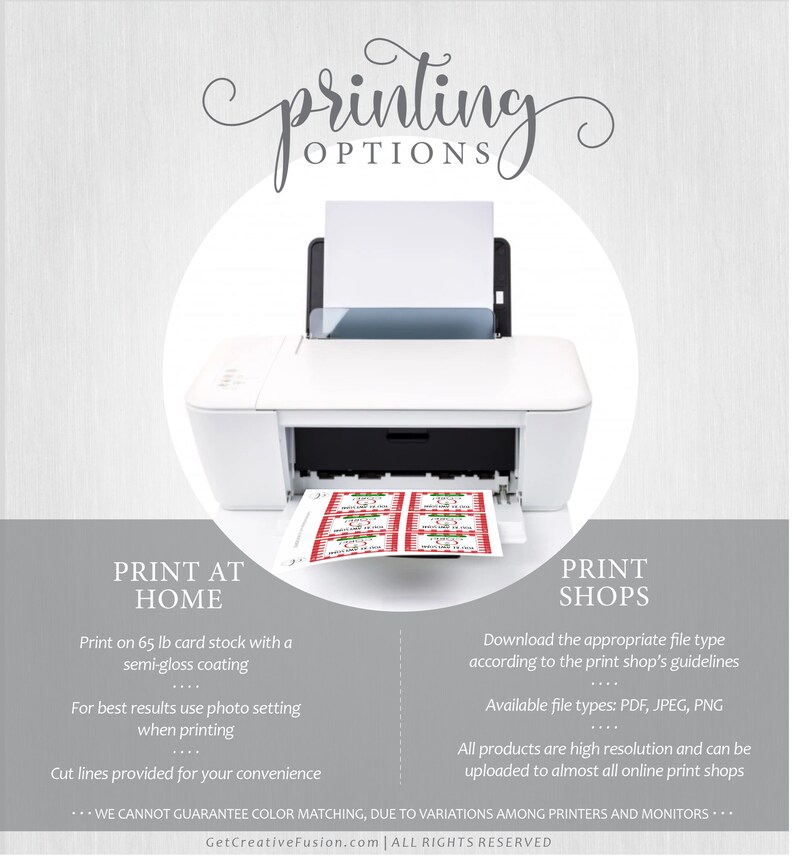 Op de afbeelding: Een witte printer met een vel papier in de lade. De printer print een set rode en witte cadeau-etiketten. De tekst op de etiketten luidt "Merry Christmas". De afbeelding bevat tekst die "Print at Home" en "Print Shops" luidt met instructies voor het printen thuis en in een printshop.