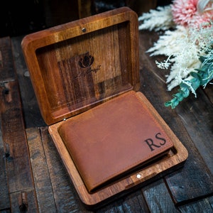 The Perfect Gift for Him: Slim Leather Wallet with Wooden Gift Case