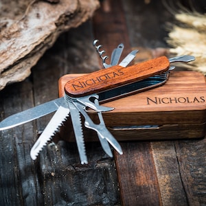Couteau suisse avec boîte-cadeau en bois en option - Outil multifonctionnel pliant personnalisé - Cadeaux pour lui, papa, petit ami, garçons d&#39;honneur
