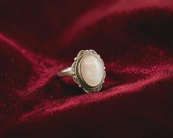 Vintage Mother of Pearl Sterling Ring - Size 8.75